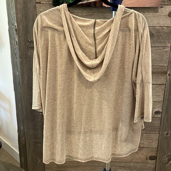 Yoga top with lots of room for comfort - Picture 2 of 4